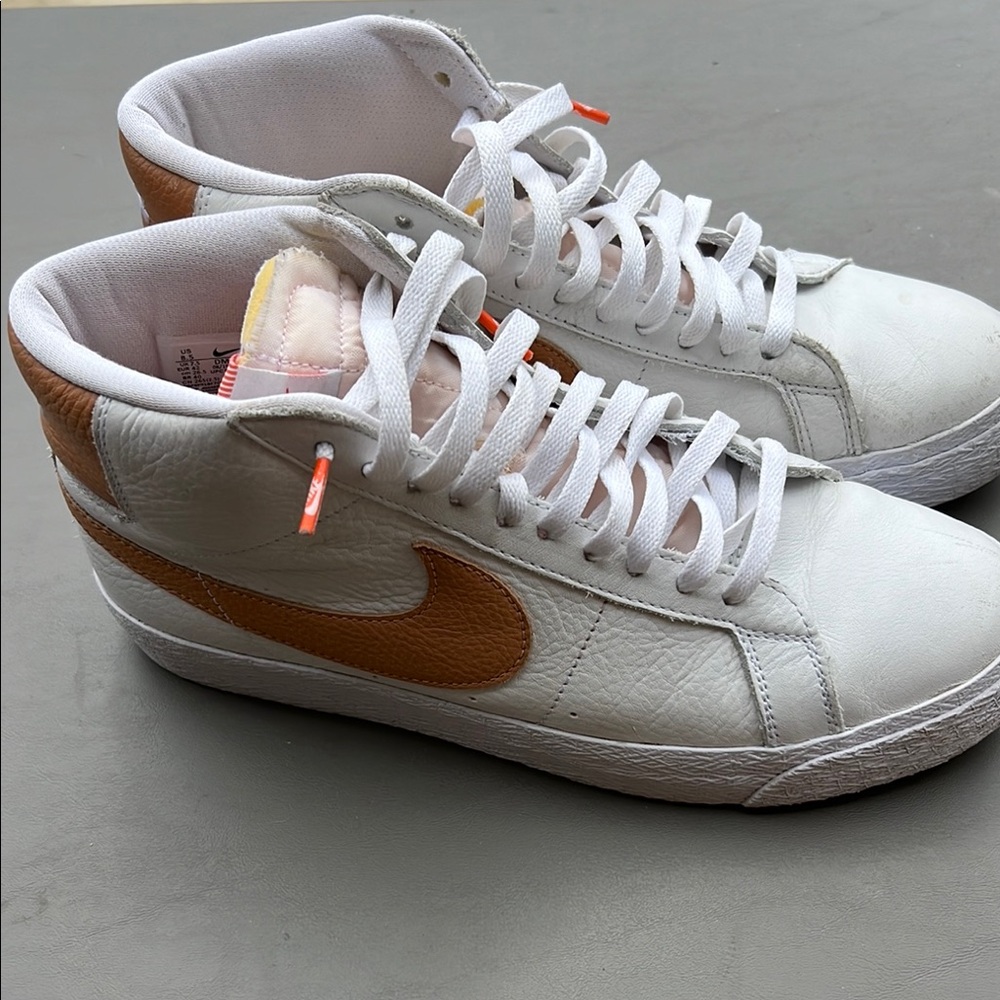 Nike SB Zoom Blazer Mid ISO Sneakers - Picture 1 of 3